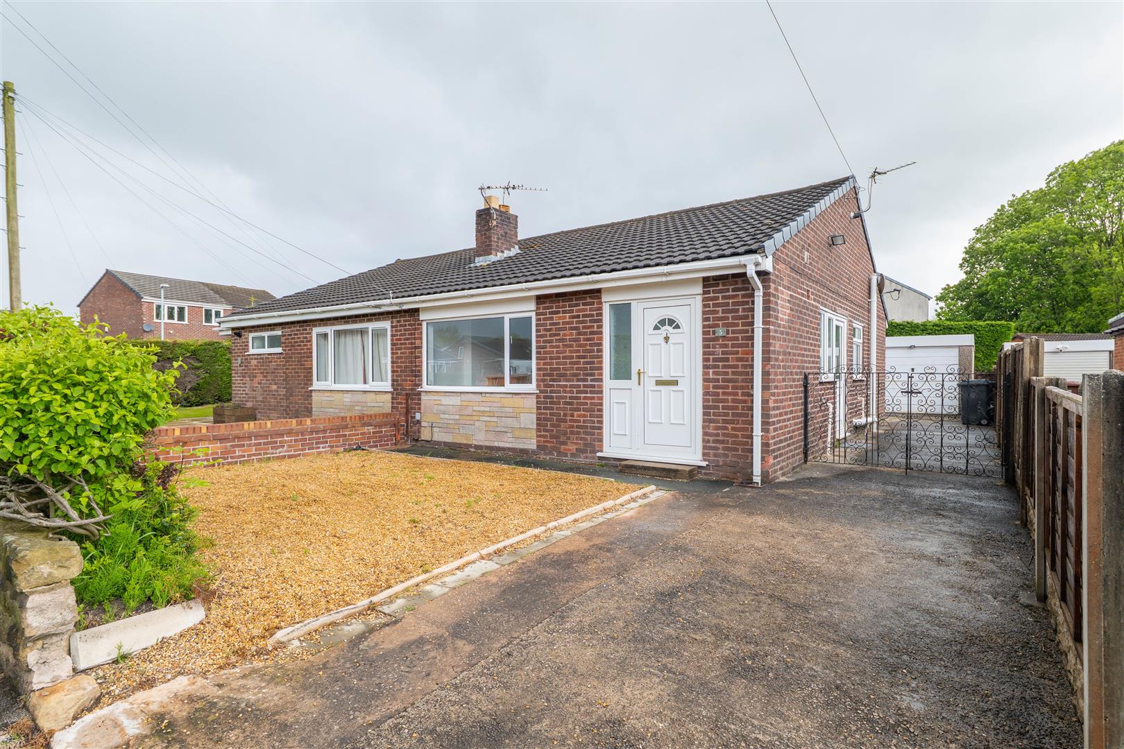 2 bed property in Albrighton Close, Preston
